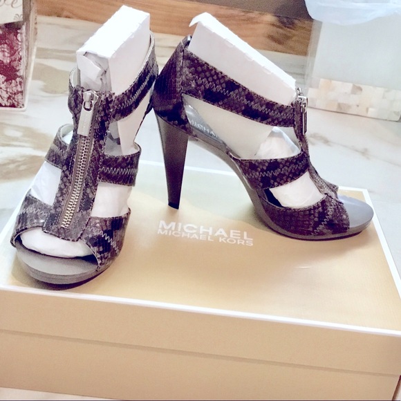 Michael Kors high heel shoe - Picture 1 of 4